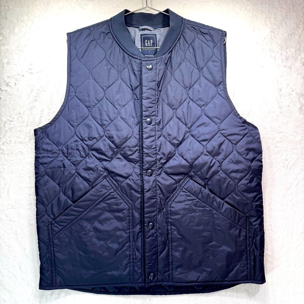 Gap Men’s Quilted Vest Primaloft Navy Blue Snap Front Large Pockets.